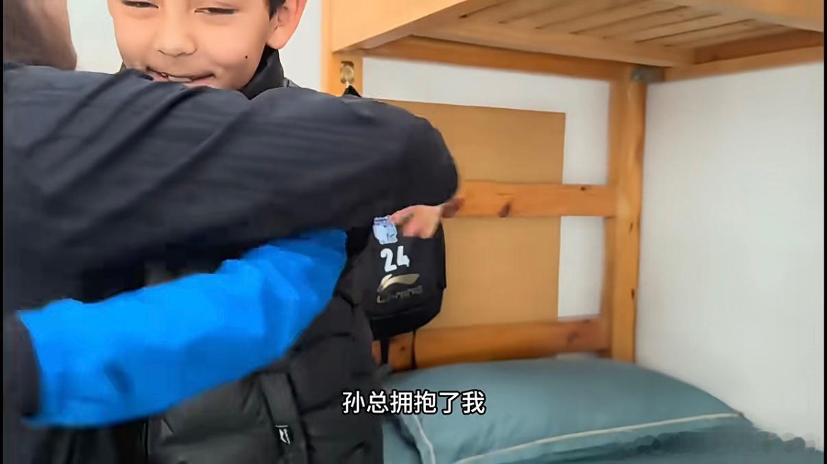 孙继海说青训首先是育人，而不仅仅是为了培训职业球员，被圈养藏獒和野狗们一顿狂咬，