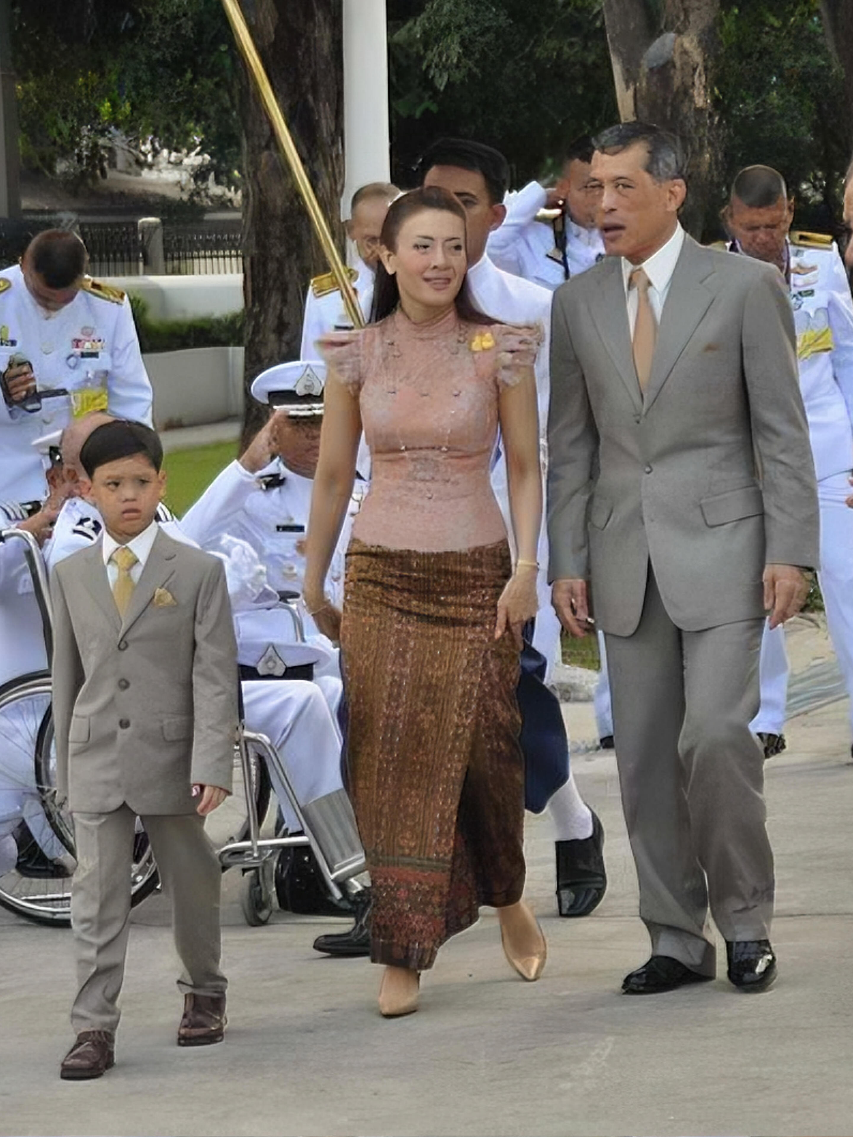泰王身边美女如云，只有西拉米最像一位妻子​​​