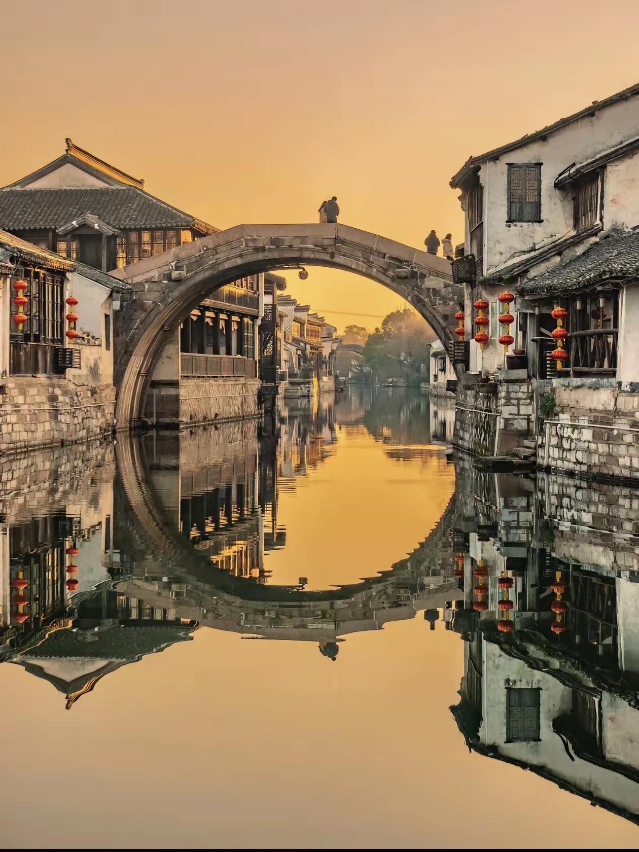 开学的第一天，家长群炸锅了。一位爸爸在群里发了长长一段话：“各位老师，你们好，