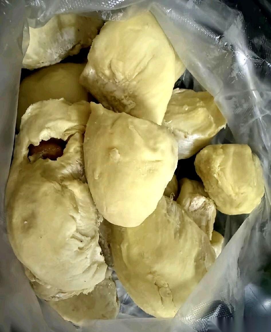 刷到一个宝妈，说吃了那种冻榴莲，后脑勺跟针扎一样疼。就是满大街都在卖的，100