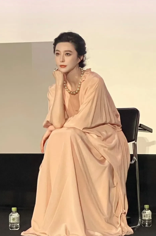 东京电影节｜这么多年了，这姐的颜值还是这么的能打～