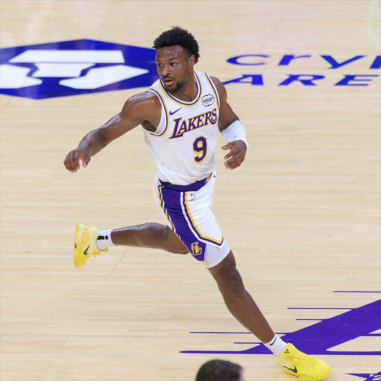 布朗尼打的是真的好！对阵开拓者，全场出战19分29秒，投篮4中1，三分2中1