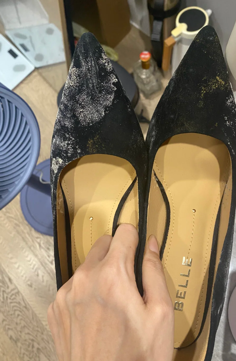 有谁知道我鞋子这是怎么了？？？