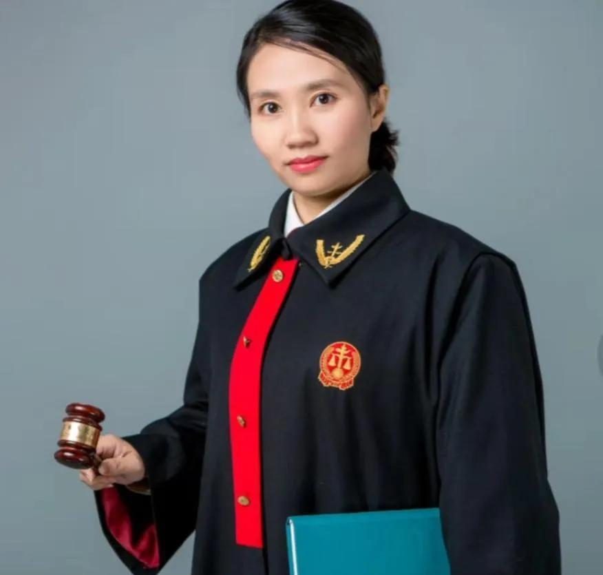 临沂农妇杨宝花为何敢到法院公然辱骂法官？看了澎湃新闻的报道，我们才知道案件的更