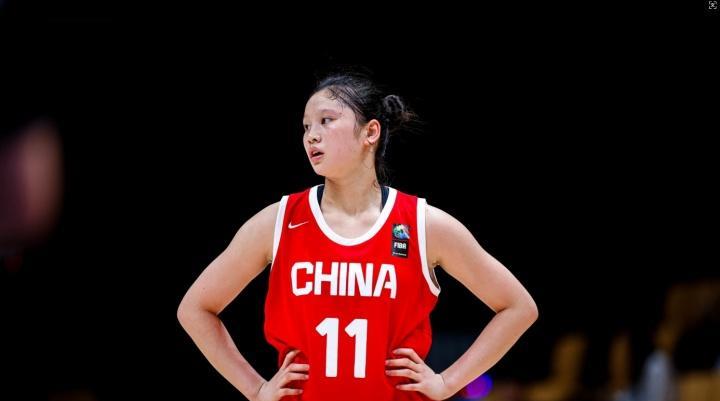 这不是女版的库里吗？在U16亚洲杯的比赛上面，中国女篮李沅珊29投14中，其中