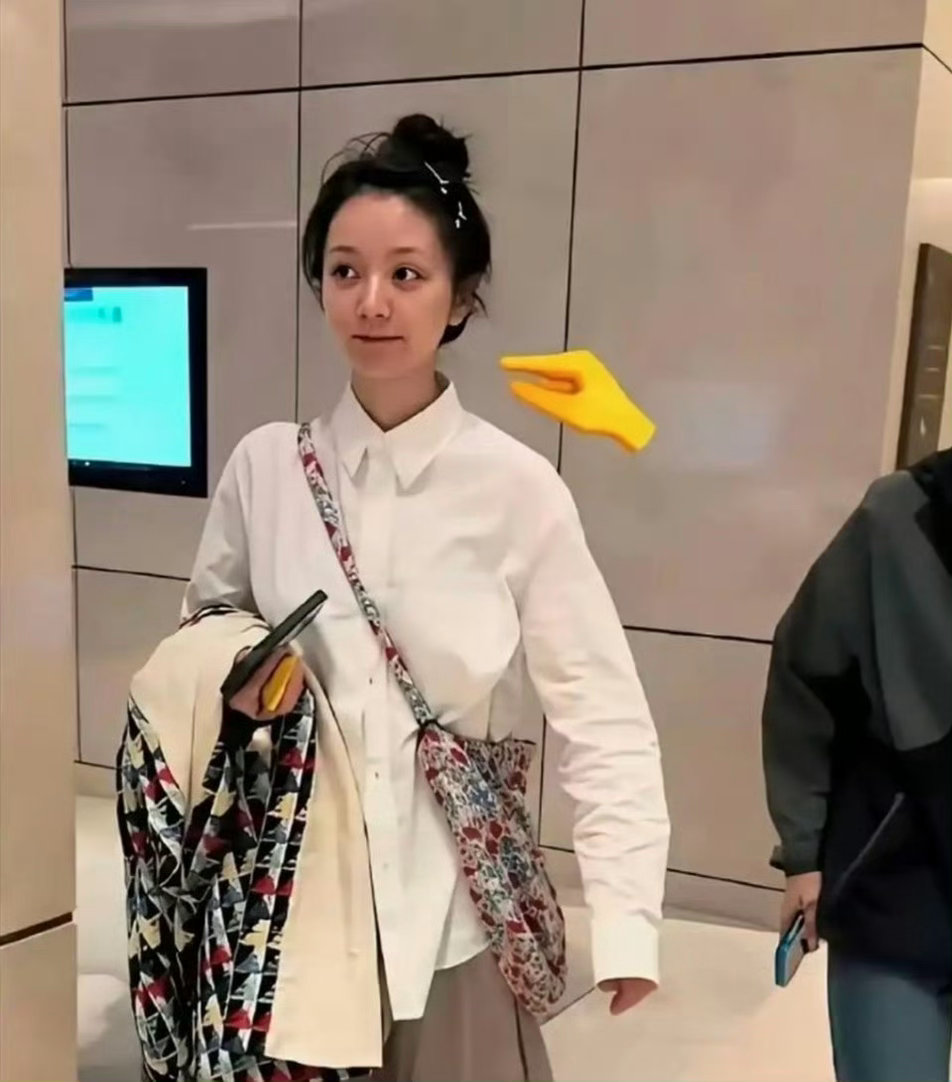 田曦薇不是韩女降临是中女降临头一次感受到了，田曦薇素颜前后的差距，看来化妆还是