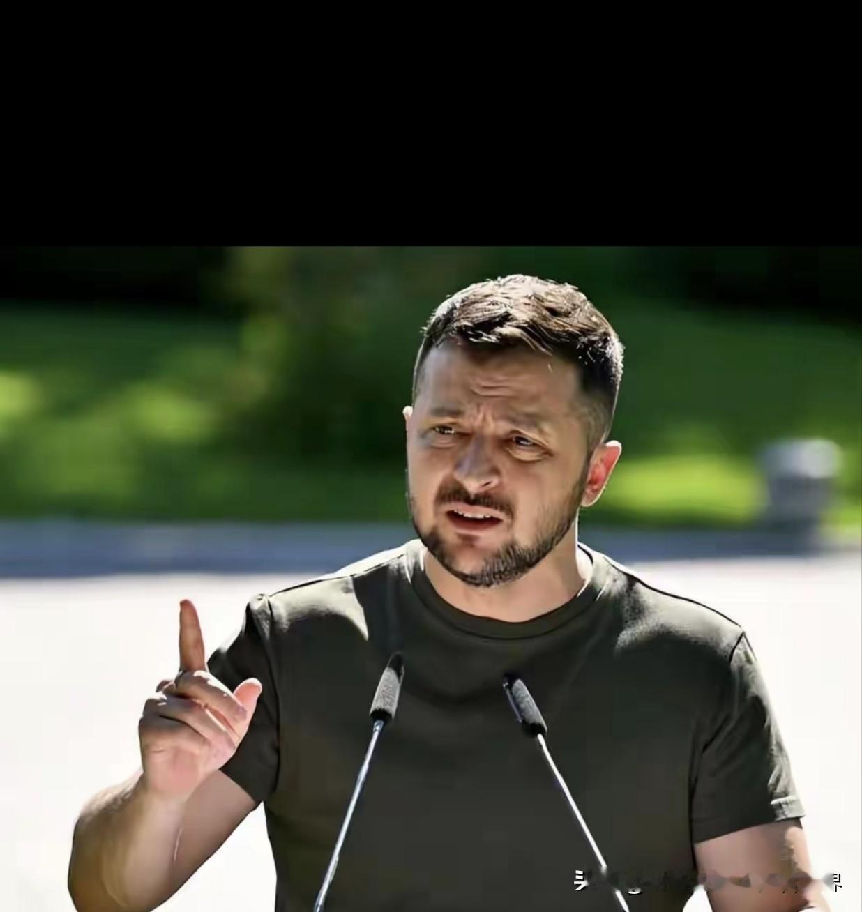 乌克兰如果没有泽连斯基，估计早就投降了。泽连斯基并不是谁的提线木偶，他很固执，有