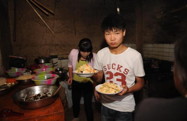 真能把人肺气炸，怎么就有如此厚颜之人呢？有个不怎么往来的同学，居然向我那单身且已