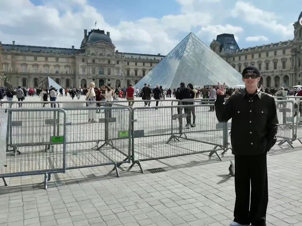 不知道为什么看见这张图就想笑…好像P上去的🤣​​​