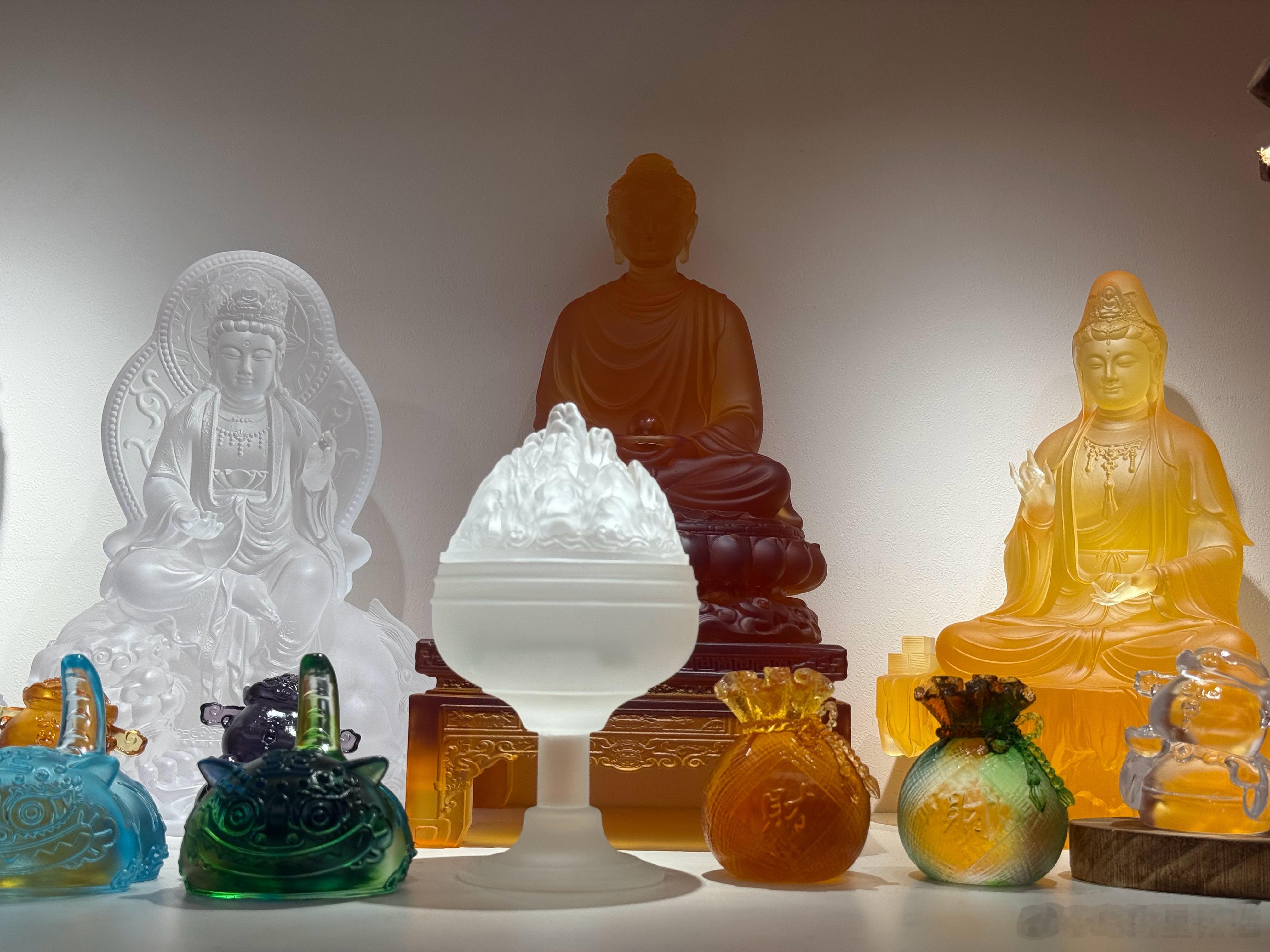 人生真正的翻盘，从来不是靠运气、靠贵人、靠暴富，而是默默提升自己，悄悄补齐短板