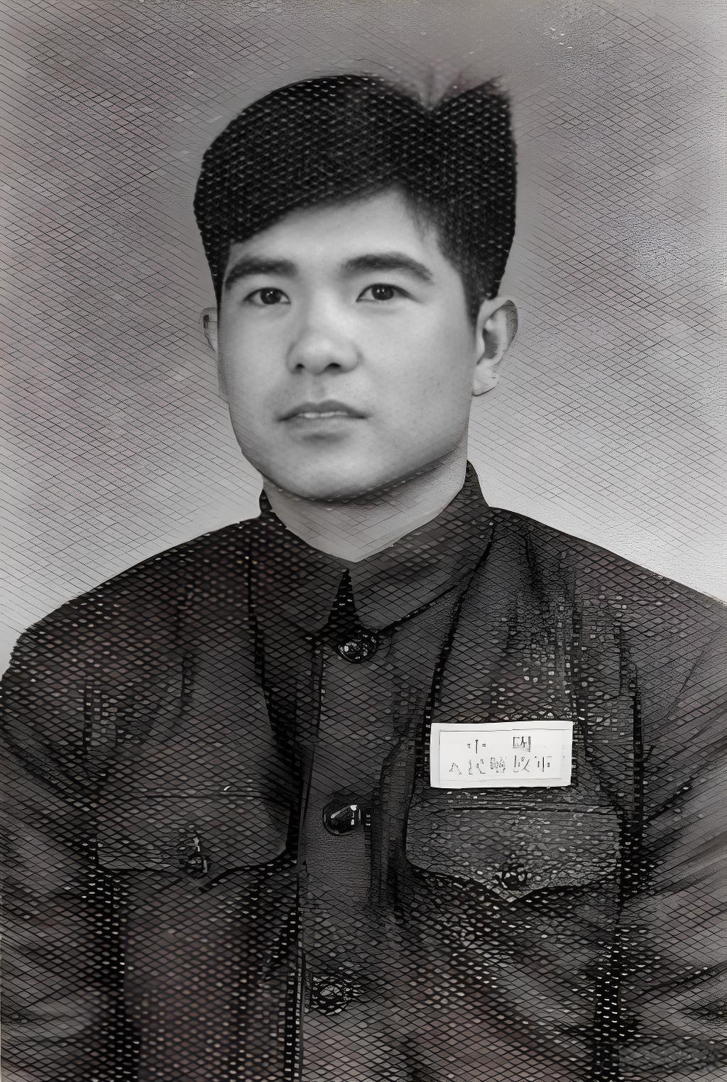 1951年越狱后人间蒸发，贵阳公安翻遍屋里屋外找不到人，最后一锤砸进墙里，七年的