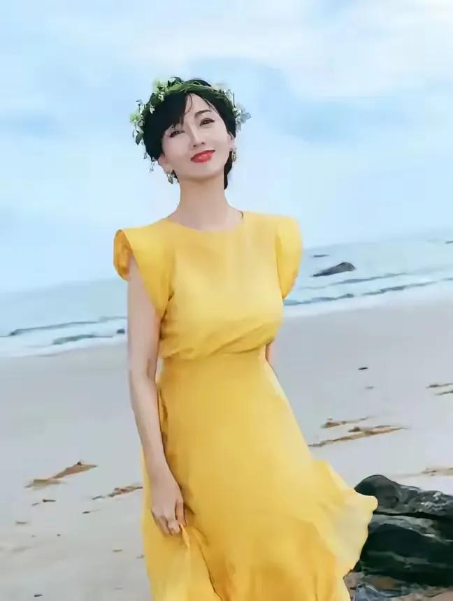 芝姐呀不是我说你都71岁啦？不年轻啦？该把市场还给年轻人啦你看看71岁的人了