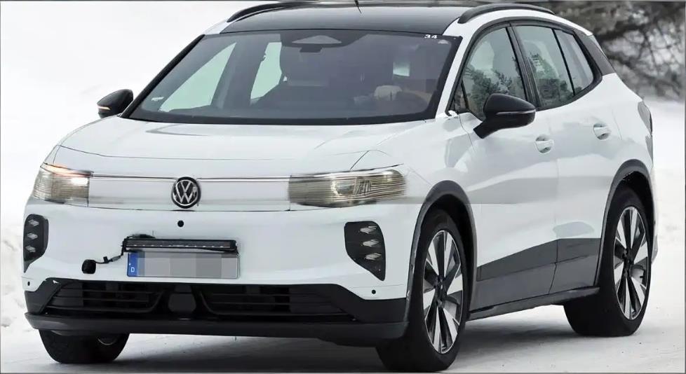 日前，新款大众ID.4谍照曝光，此次改款幅度较大，重点优化了外观与内饰。外观上，