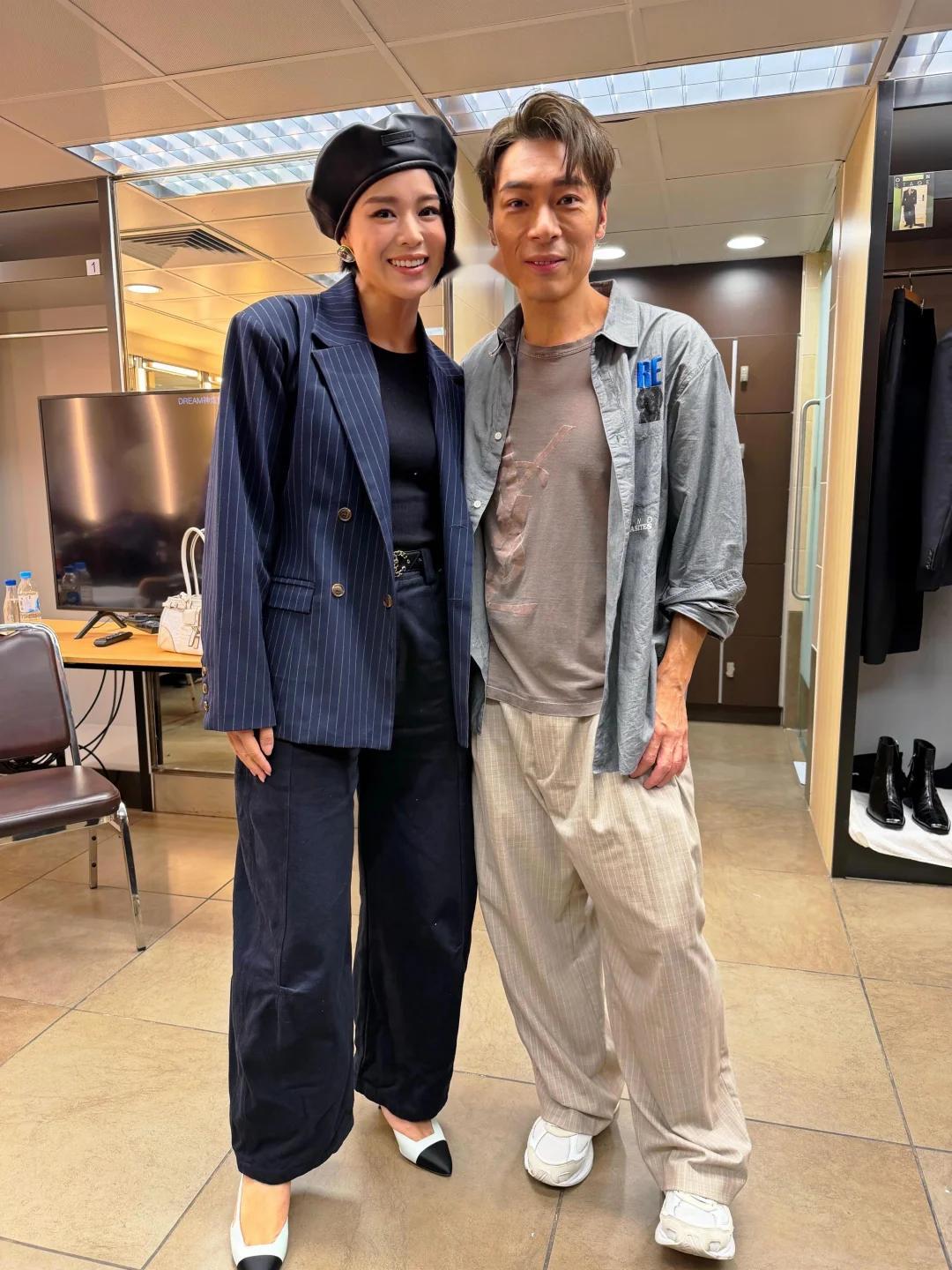 胡杏儿和老公一起去支持许志安的演唱会​​​