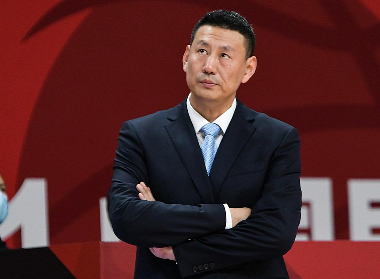 李楠老谋深算！近期，上海男篮与山西男篮一起竞争胡金秋，双方先后浙江广厦男篮报价
