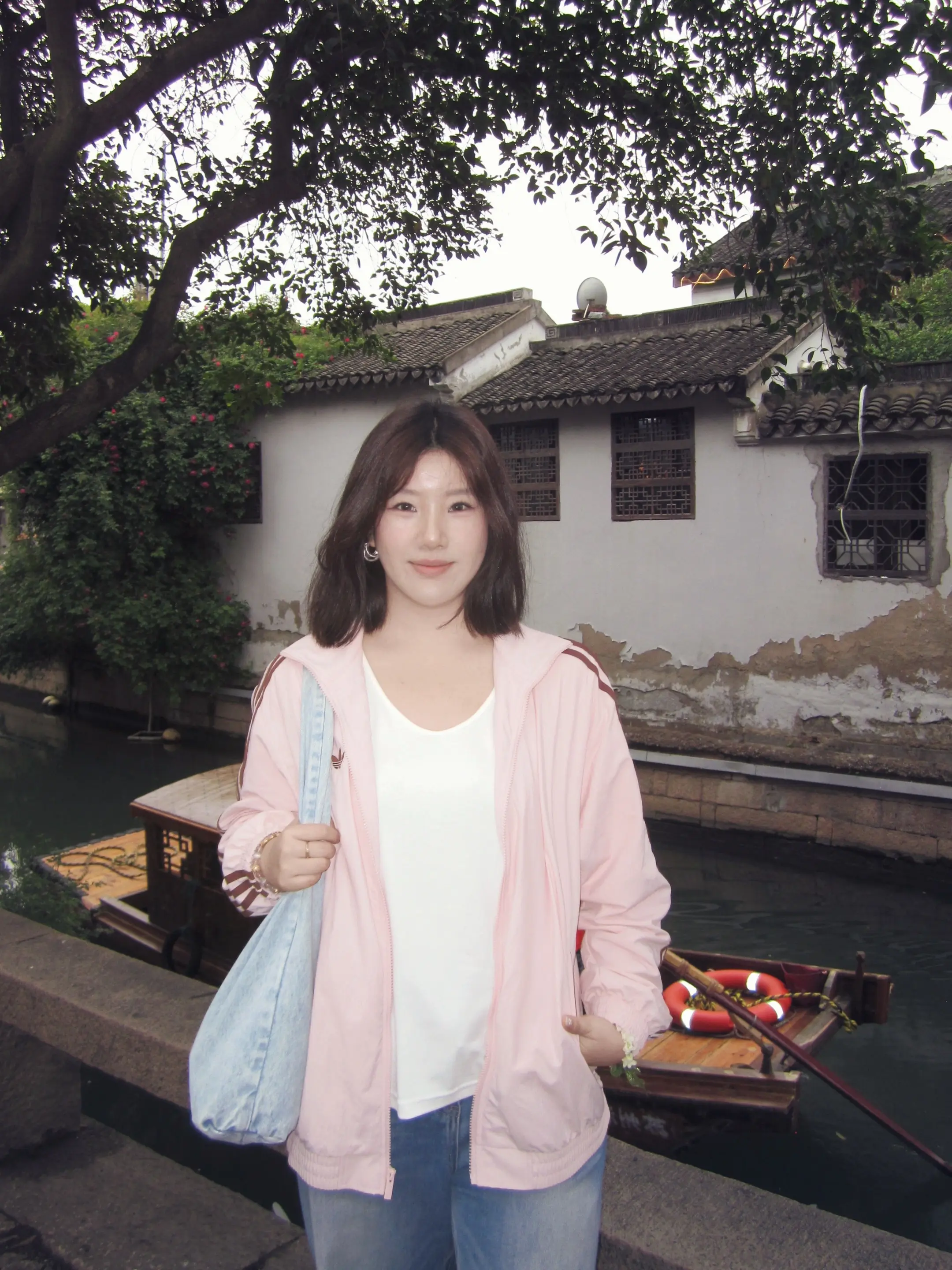 欲成大树 不与草争