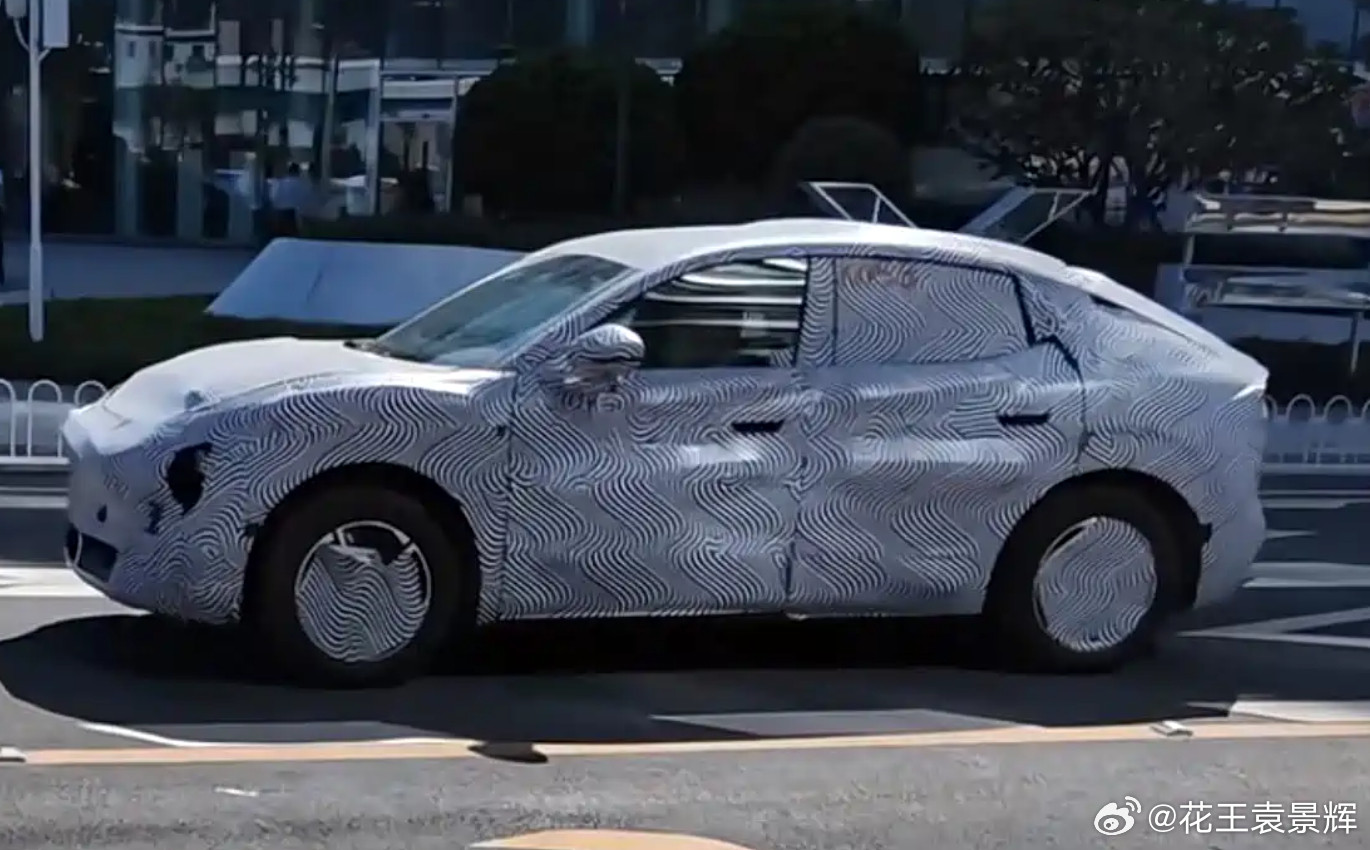 最近网络上曝光了小鹏MONASUV无伪装谍照内部代号为D02，前脸设计与MON