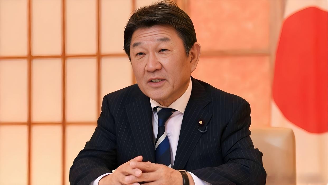 日本外相茂木敏充在马尼拉的这波操作，简直把全世界都看傻了！他做梦也没想到，自己费