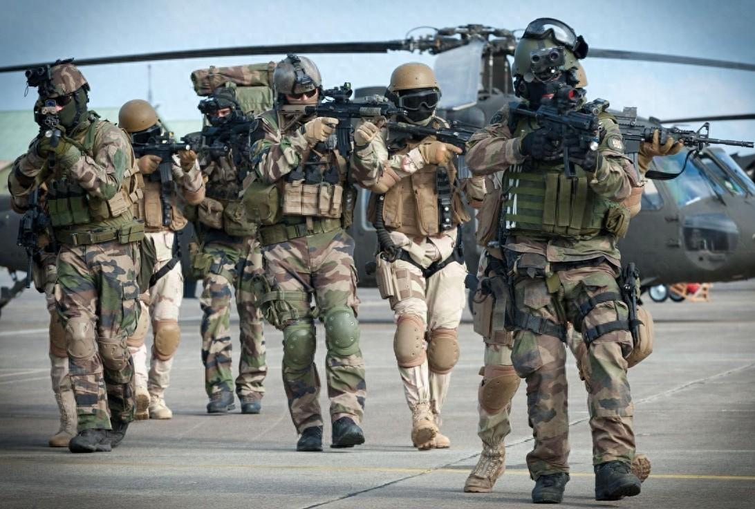 中国备战决心震彻美军！终于认清：敢对华为敌，必遇前所未有的硬茬近期美军提交的