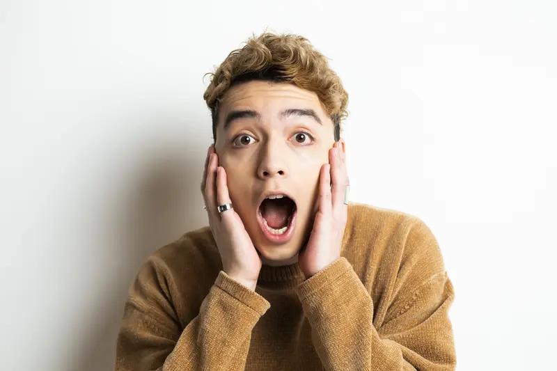 女子被外国人占卧铺12306:无需妥协10月29日,有网友发视频说自己从广西