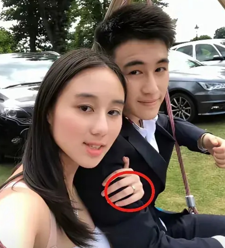 相比温碧霞与养子，何猷君和妹妹何超欣更让人大跌眼镜！除过牵手、抱抱之外，还有每