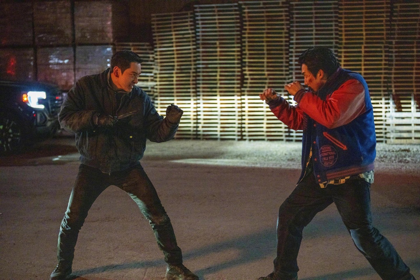 禹棹奂李相二Rain主演Netflix新剧猎犬2公开剧照。该剧改编自同名网漫