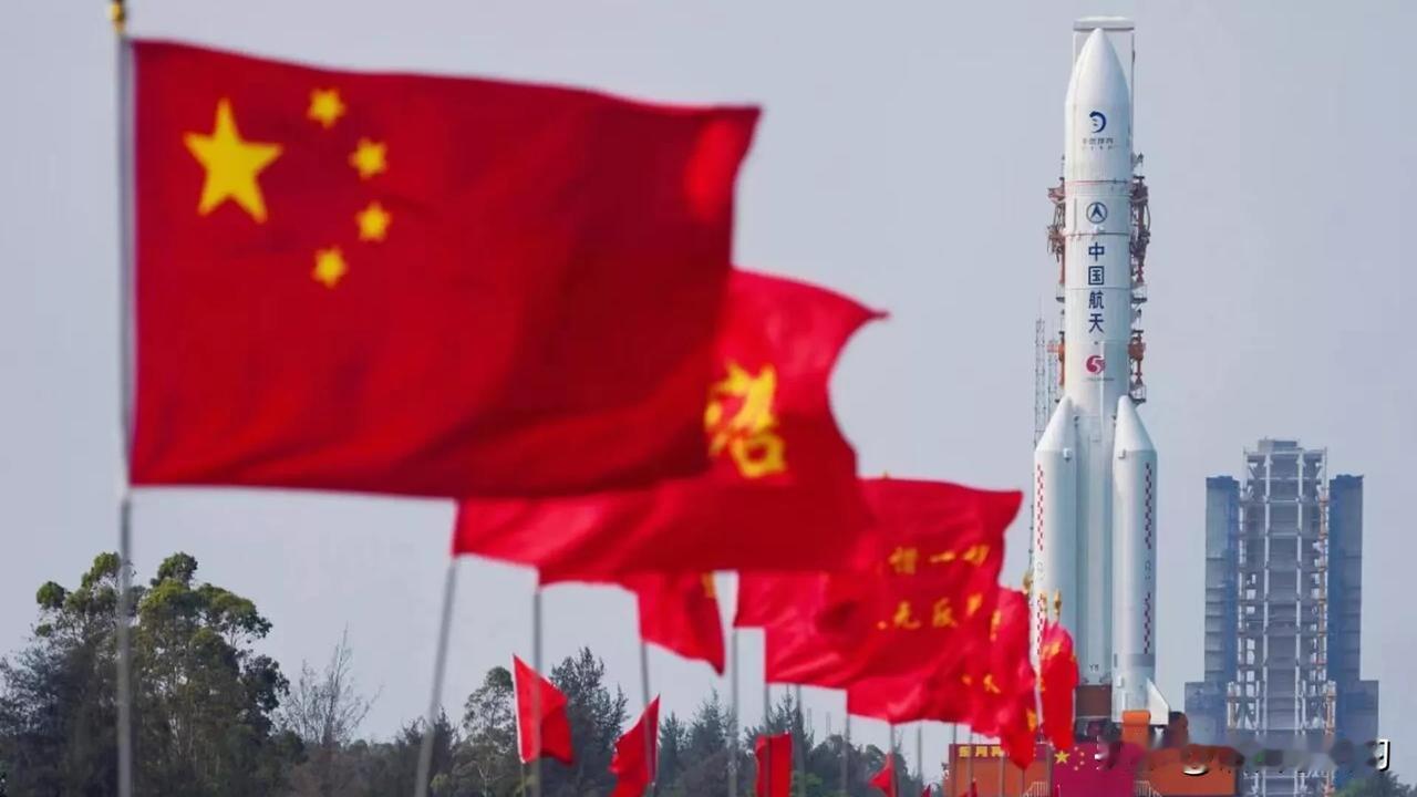 携俄罗斯月球尘埃探测器的中国嫦娥七号任务推迟发射据新华社报道，由于任务不满足
