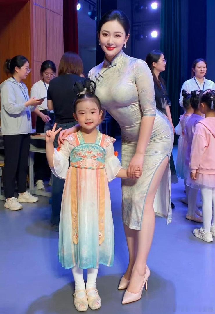 妈妈怕了你一辈子怀孕的时候怕你畸形出生了怕你生病幼儿园怕你被欺负小学怕你跟不上初