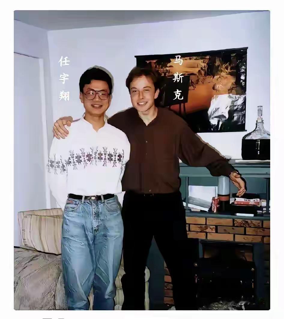 一张老照片，蕴藏着深厚的爱国故事。请看这张照片：“这张尘封了30多年的大学合影