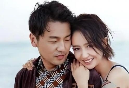 隐婚十年，妻子被逼到发全家福宣示主权，雷佳音翻出一张旧饭卡道了歉2016年，雷佳音和佟丽娅的绯闻传得