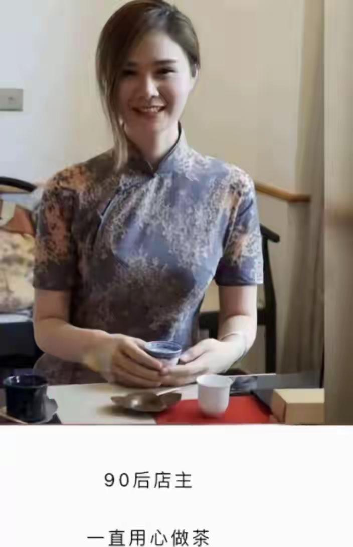 不知道大家留意到三姐曹某阳照片里的细节没有，她手上还带着留置针。推算时间，倘
