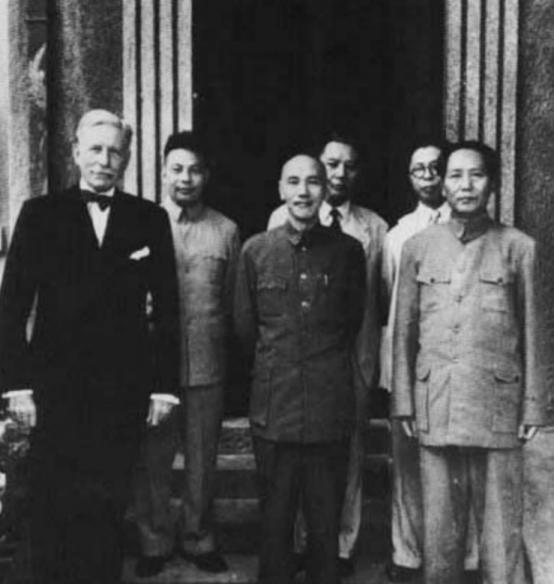 🌞在重庆开会时，蒋介石提出让毛主席担任省长，毛主席平静地问道：“委员长要我