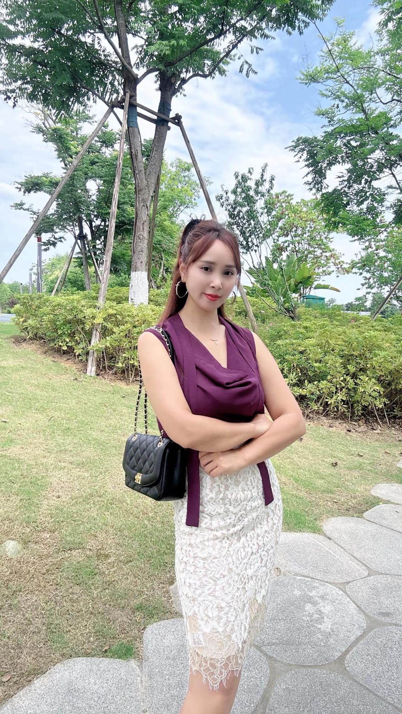 结婚的意义到底是什么呢，人民日报给出了满分回答。结婚不是拖垮彼此，而是生活中相互