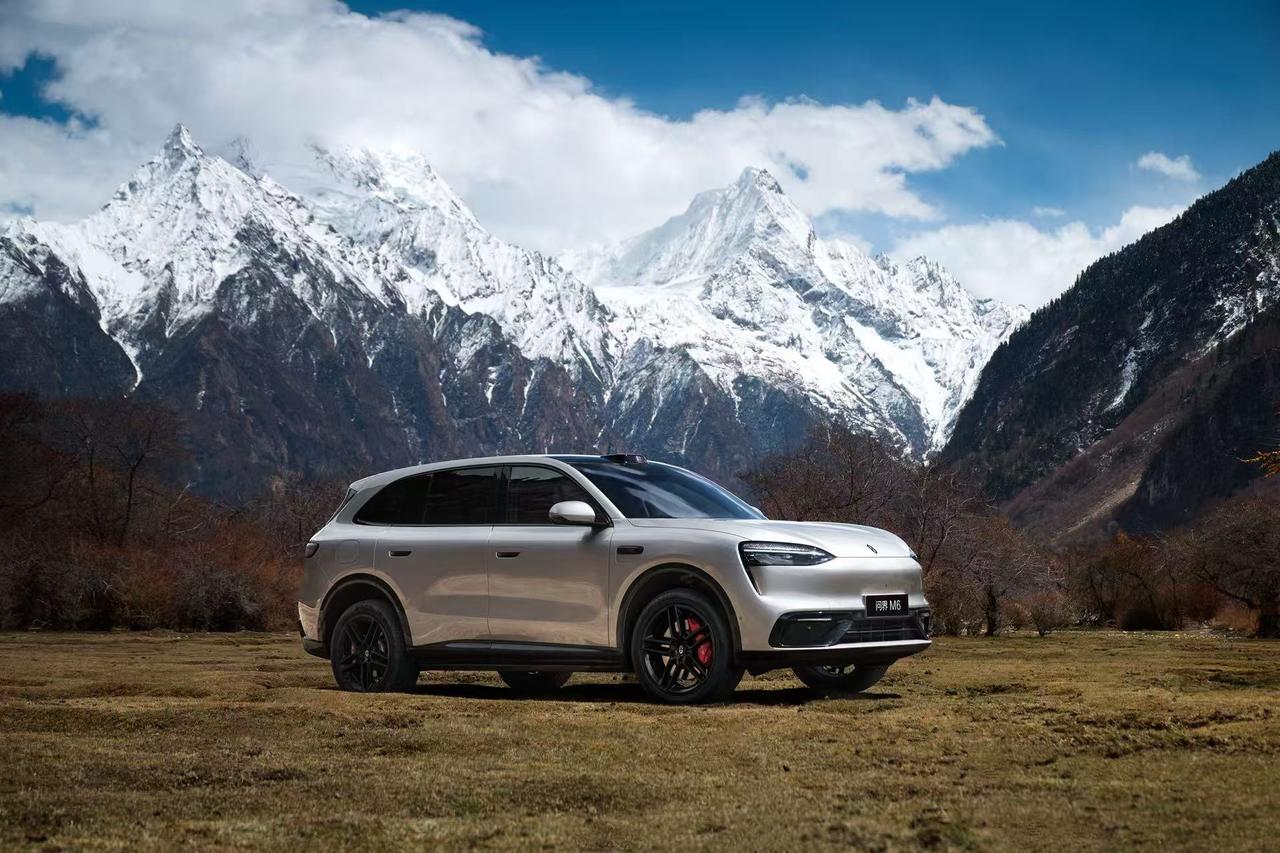 问界M6实测视频来了，订单破10万不是没道理现在新车圈卷得厉害，但问界M6能做