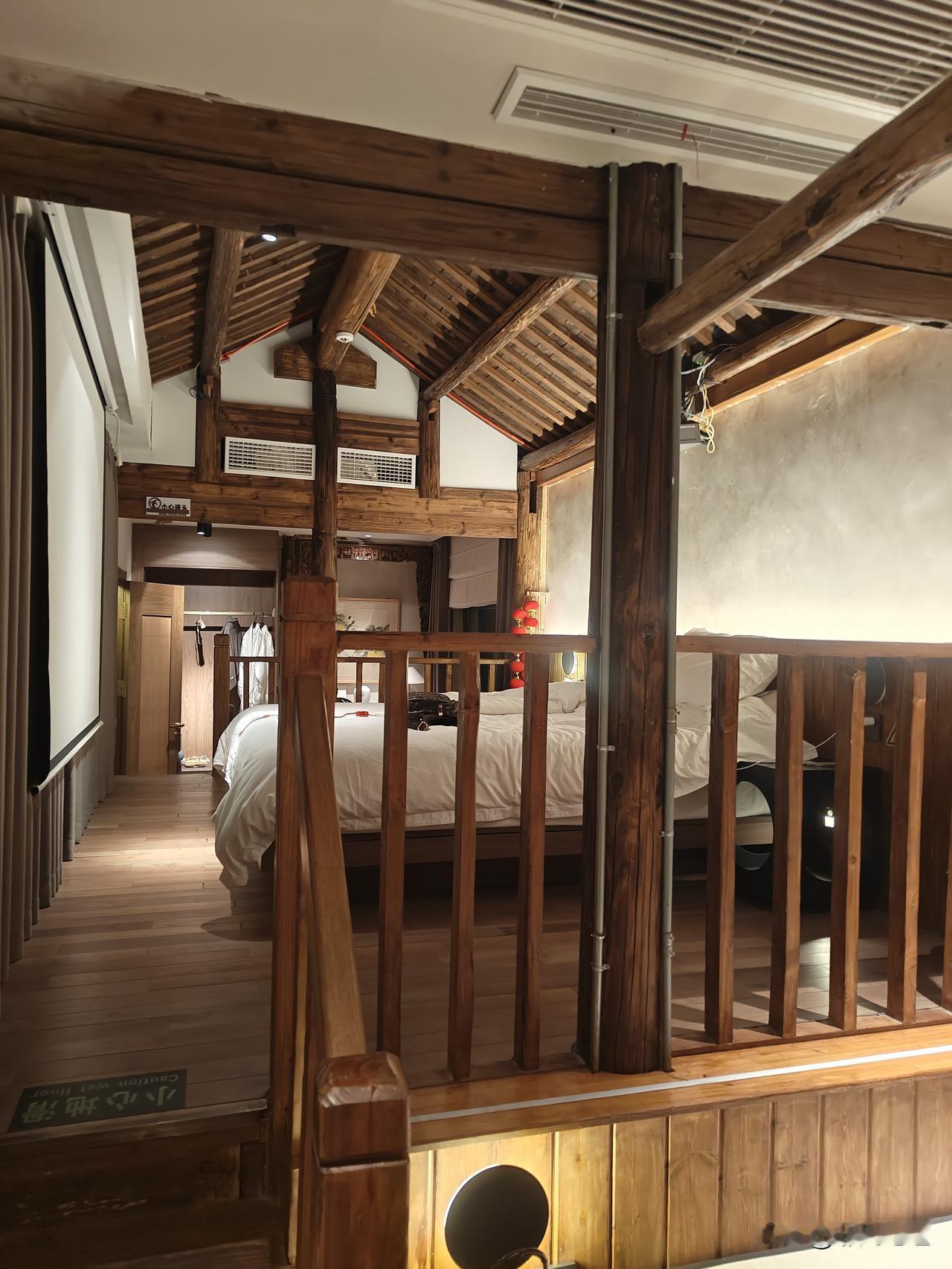 在汤头的民宿都能七百多一晚了！去朋友那边吃饭，晚上喝了酒，朋友就安排住了一个