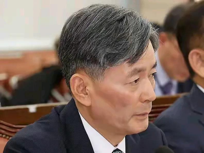 韩国宪法法院一致通过对警察厅长赵志浩的罢免案，他也成为韩国宪政史上第一位被罢免的