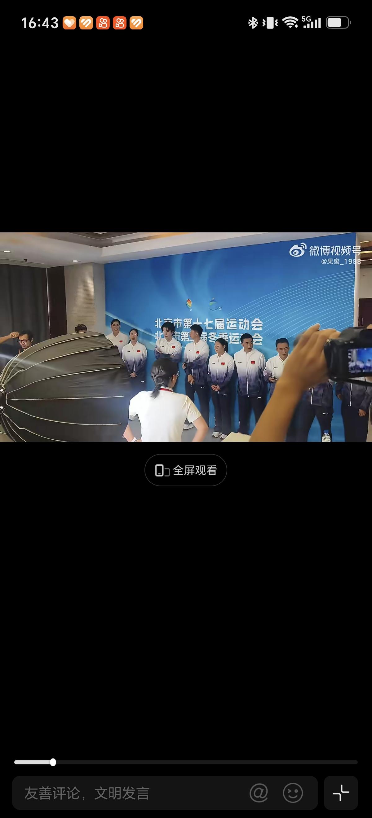 8月8日王楚钦和马龙合体两人在一起感觉王楚钦就是弟弟，在大哥身边。看着我王楚钦很