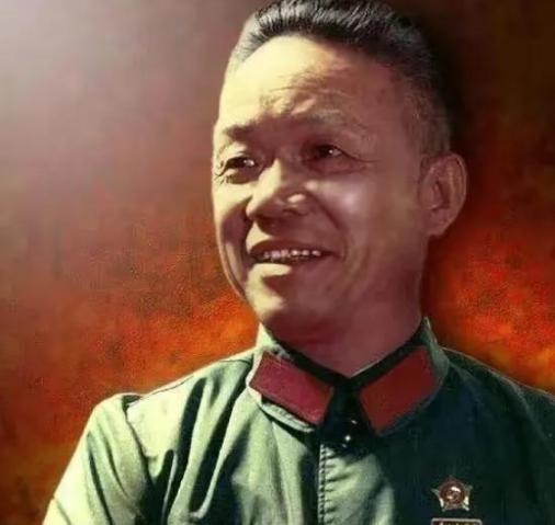 1981年冬，韩先楚站在红安破旧的县委招待所，望着满屋披着破棉絮的老乡，电话拿起