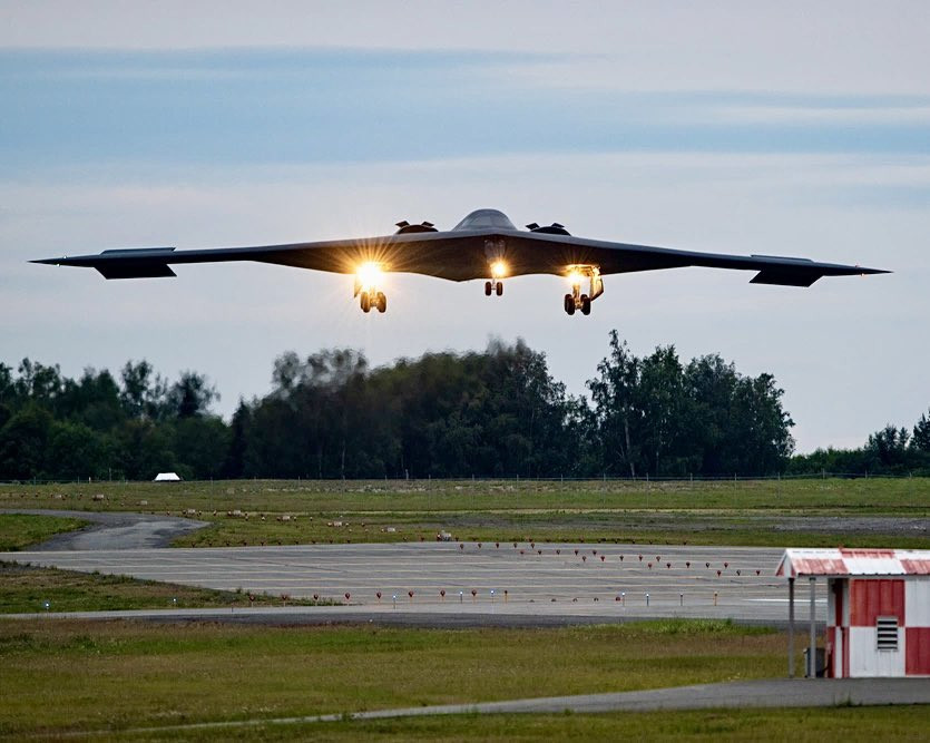 B-2降落瞬间​​​