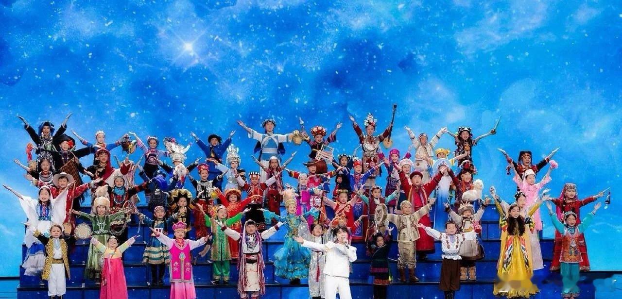 我看完今年的马年春晚后，说几句肺腑之言，都是自己的真感受今年马年春晚我硬是从头坐