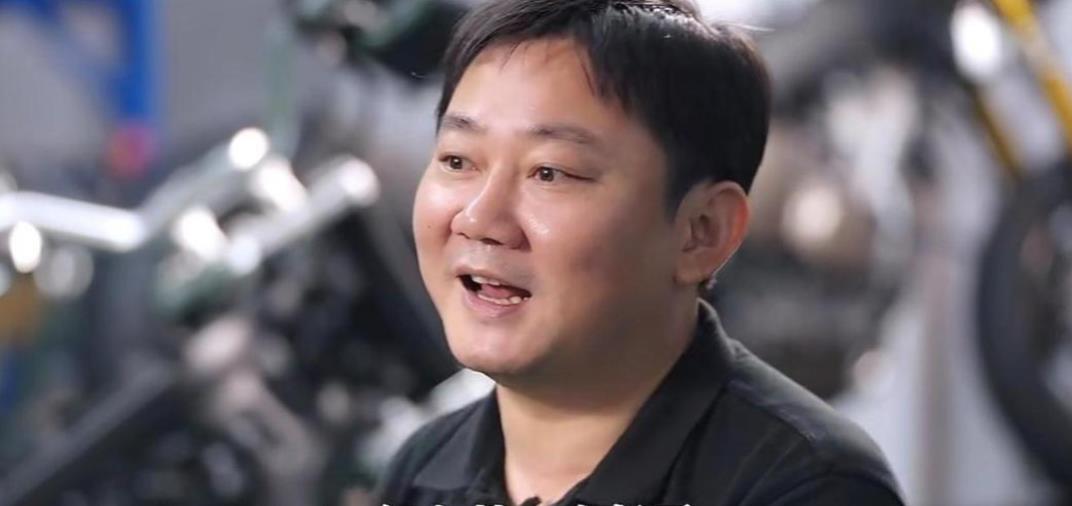 张雪机车的张雪，是继余承东之后又一位顶级的产品经理。余承东在华为人称余疯子，张雪