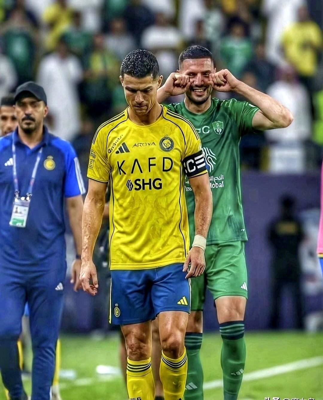 赢了C罗还发图嘲讽，这梁子算是结下了。1月2日，C罗的老队友德米拉尔所在的吉