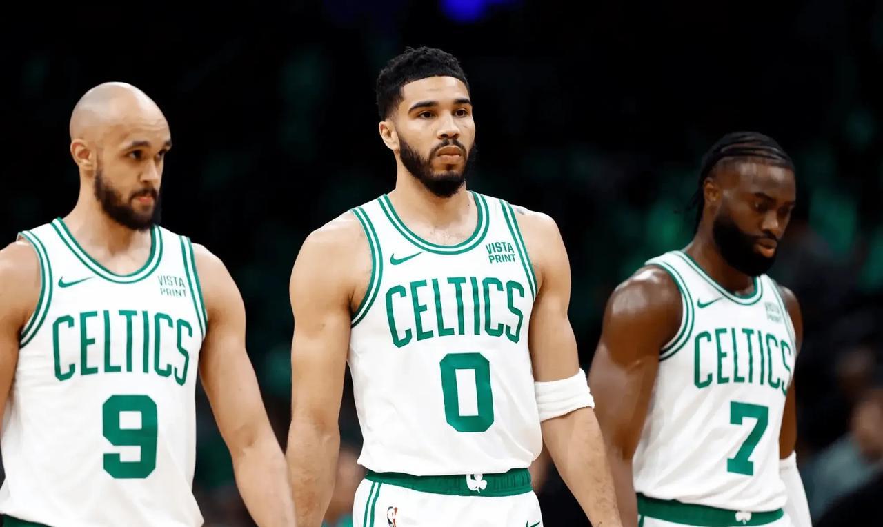 NBA上一次成功卫冕的球队是杜兰特和库里率领2017&2018金州勇士，两年对手