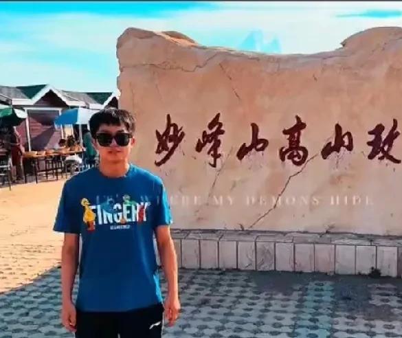 国乒的向鹏和袁励岑共创了小视频，感慨充实的一天，让人没想到的是，不是因为乒乓球，
