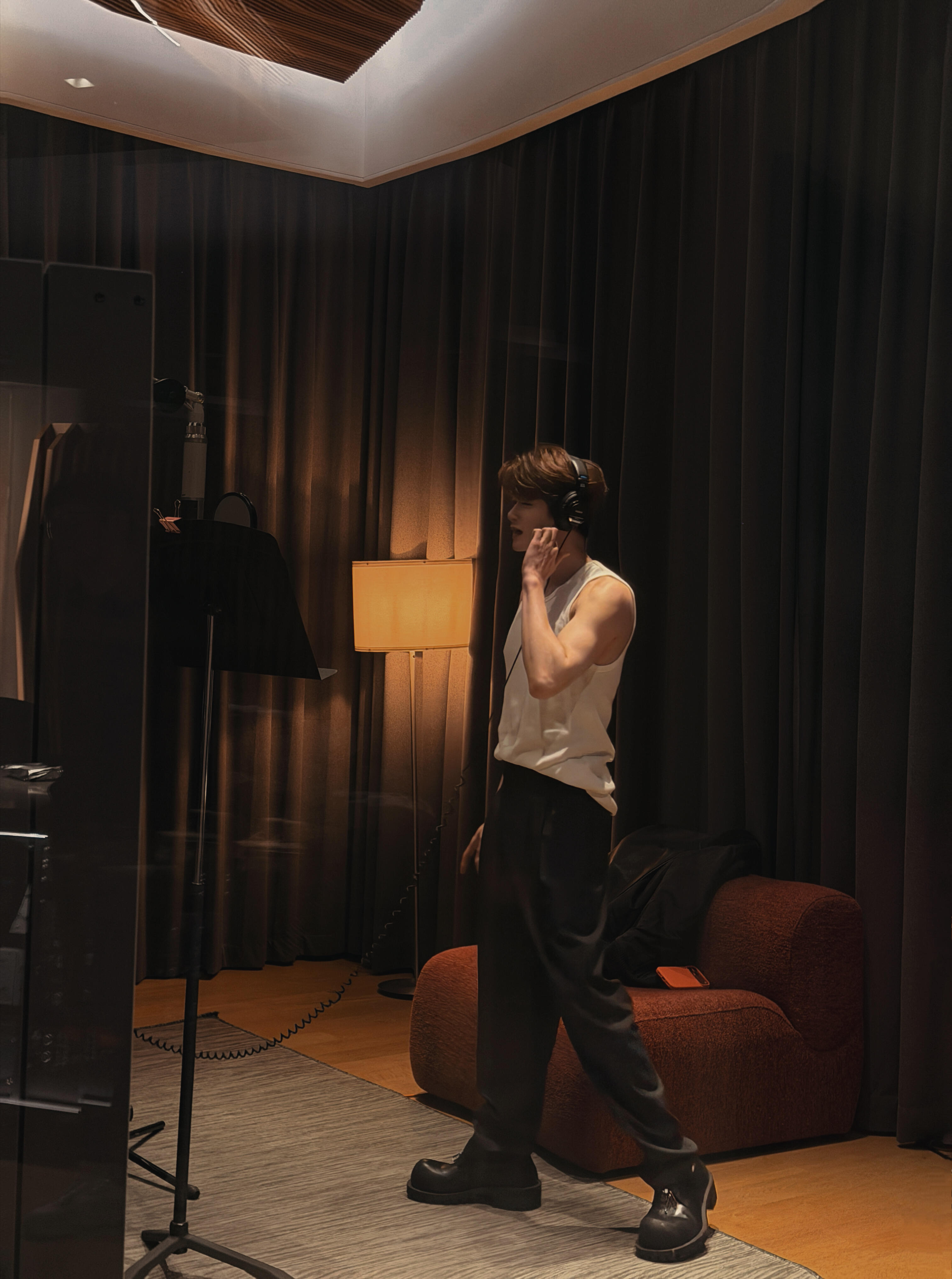 檀健次chill感营业照檀健次新歌录音照檀健次chill感营业照，檀健次新歌录