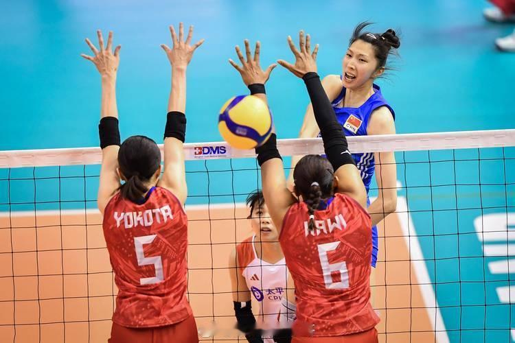 争当核心的吴梦洁也很无奈中国女排亚运会首秀以3比0完胜对手取得开门红。本场比赛唐