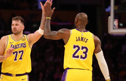 就火箭进攻差点的，湖人这防守就怕那样进攻强的强队，一波就没了，通常打完第三节就垃