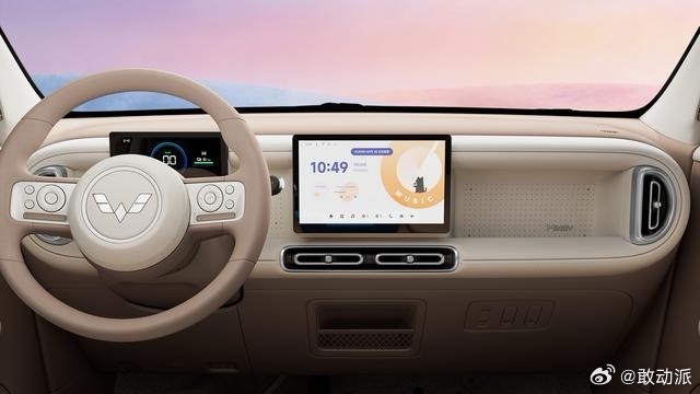 五菱正式发布第五代宏光MINIEV内饰官图，新车秉持亲民代步定位，内饰完成全方