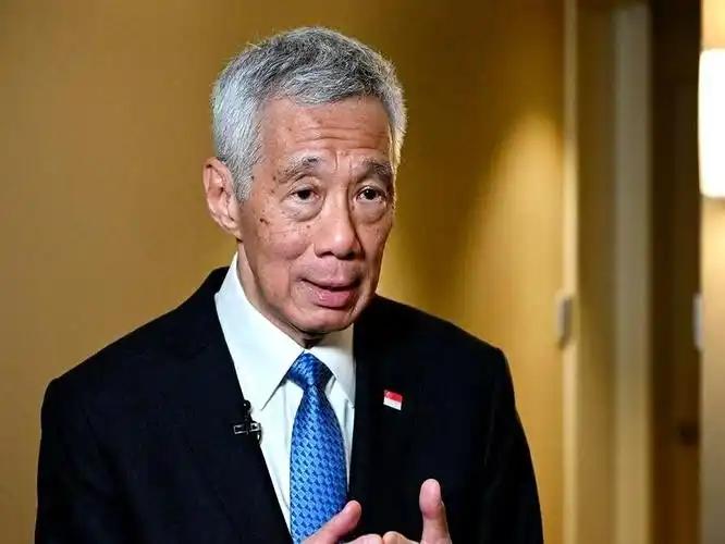 李显龙曾提醒新加坡民众，不要把新加坡当成华人国家，华人只是当地占大多数的族群，国
