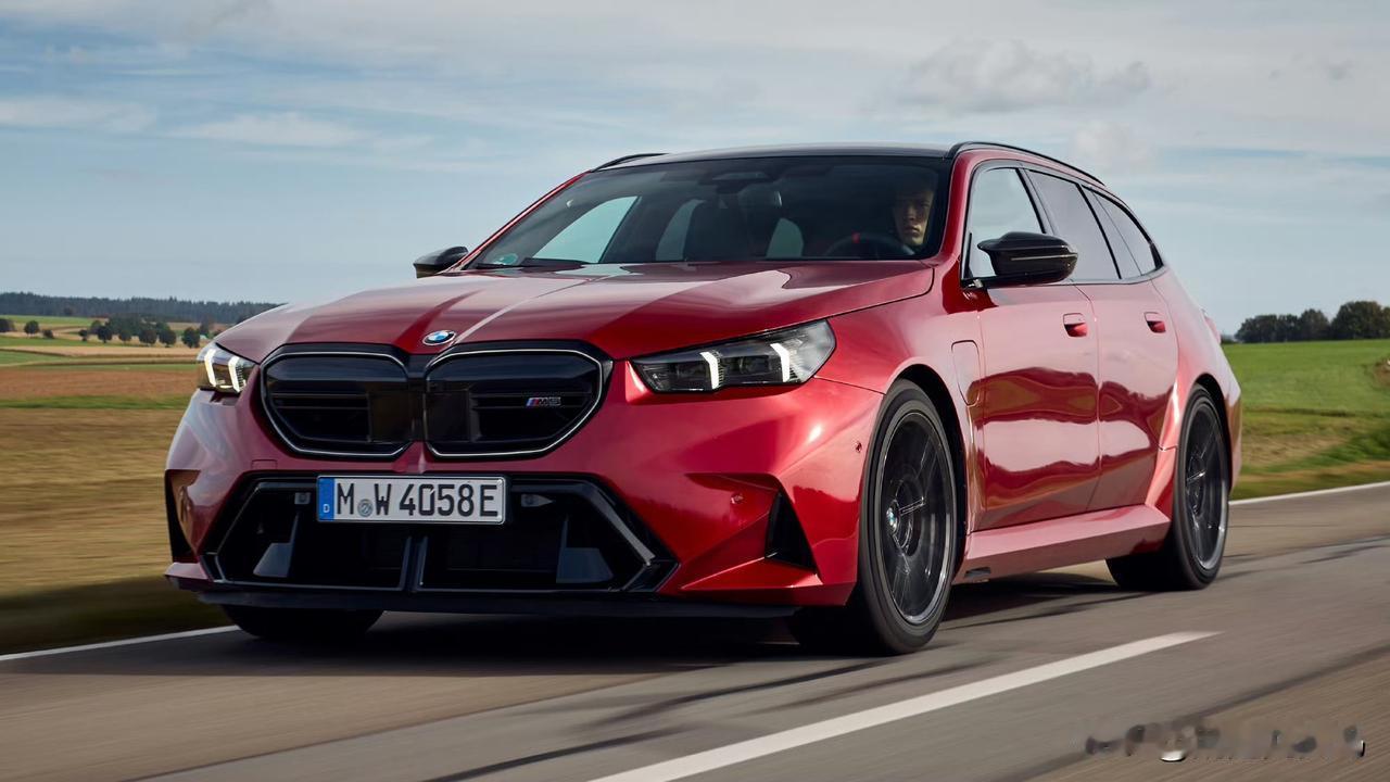 新奥迪RS5Avant，V6混动2370kg新宝马M5Touring，V8